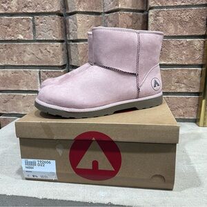 Airwalk Teddi Short Cozy Boot in pink faux suede women’s shoes Size 8.5
